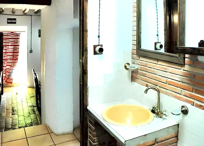Villa Elegant In With Pool And Garden
