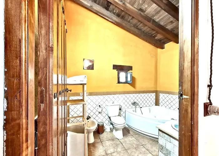 Villa Elegant In With Pool And Garden